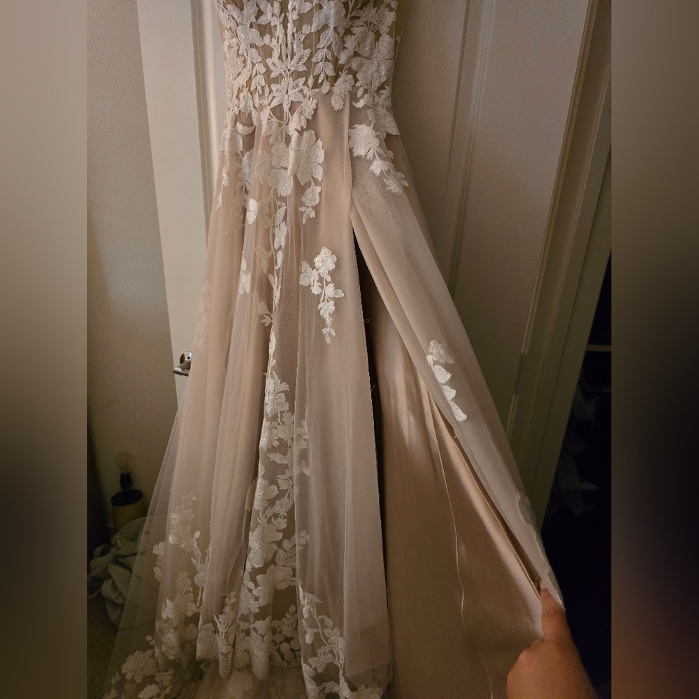 Allure Bridals Cream and White Wedding Dress - Picture 3 of 8